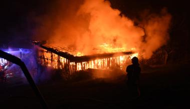 Scheune komplett niedergebrannt