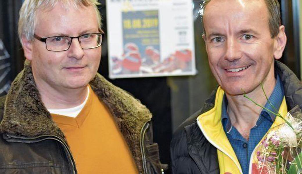 Zwei Ehrensportler vom STV Balgach: Urs Lüchinger (rechts) mit Hansi Nüesch, Preisträger des Jahres 2011.