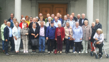 Ein frohes Wiedersehen beim Klassentreffen gefeiert