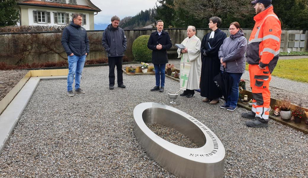 Pfarrerin Manuela Schäfer und Pfarrer Josef Benz segneten die erweiterte «Ellipse». Pfarrerin Manuela Schäfer und Pfarrer Josef Benz segneten die erweiterte «Ellipse».