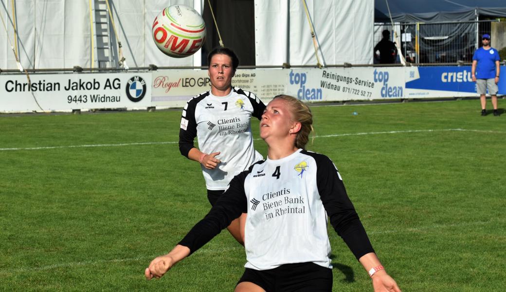 Jamie Bucher (vorne), Tanja Bognar & Co. gewinnen im Final gegen Wolkersdorf/Neusiedl.