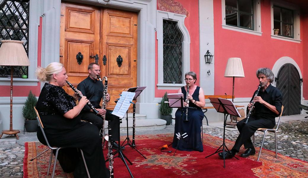 Das Cavallini-Klarinettenquartett mit (v. l.) Silvia Riebli, Valentin Vogt, Cornelia Kindler und Dimitri Ashkenazy begeisterte das Publikum mit bunten Rhythmen und zauberhaften Melodien.  