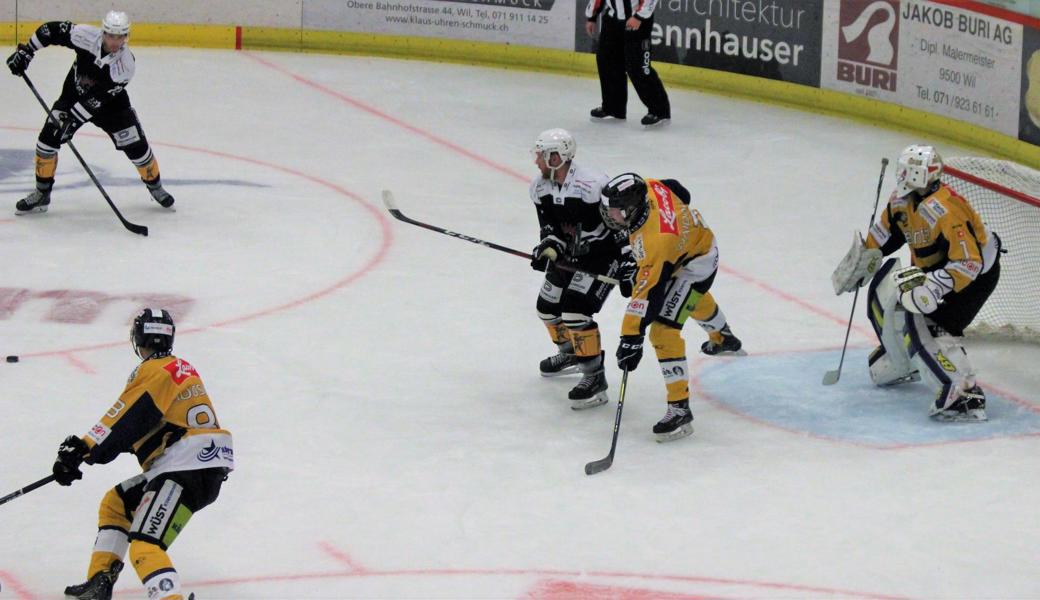 Trotz vieler Paraden konnte Goalie Vincent Sauter die Rheintaler Niederlage nicht verhindern. 