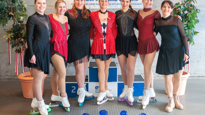 Der Widnauer Eislaufverein fördert den Erwachsenen-Kunstlauf in den eigenen Reihen. Dabei sind (von links) Angelina Rohrer, Cordula Haltinner, Iris Kalkmann, Carla Scherrer, Alisha Kehl, Tabea Janssen und Vera Fraefel.
