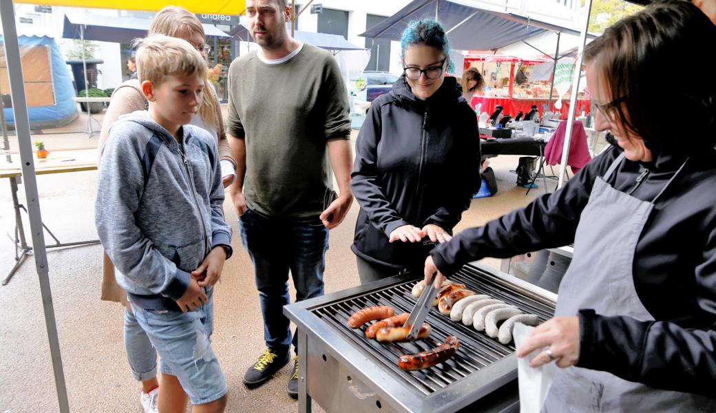 Würste vom Grill gab es in der Festwirtschaft des Musikvereins Heerbrugg.