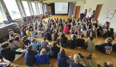Diepoldsauer Schulkinder sammeln Schulmaterial für Flüchtlingskinder in Griechenland Diepoldsauer Schulkinder sammeln Schulmaterial für Flüchtlingskinder in Griechenland