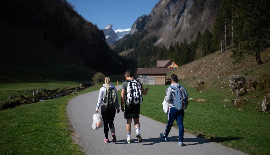 Wandern trotz Corona: Unentwegte auf dem Weg von Wasserauen zum Seealpsee.