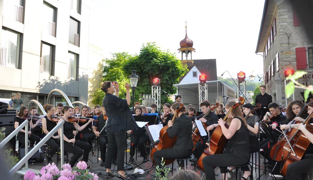 Das Jugendsinfonieorchester von «Musik im Zentrum» der Musikschule Mittelrheintal und das Jugendorchester der Musikschule Oberrheintal begeisterte im gemeinsamen Konzert zahlreiche Zuschauerinnen und Zuschauer.