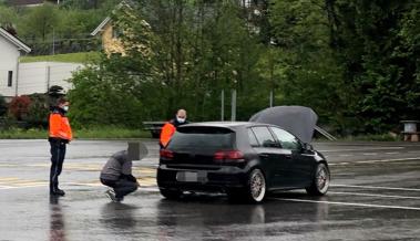 Polizei zieht am Stoss bei Grosskontrolle aufgemotzte Autos aus dem Verkehr