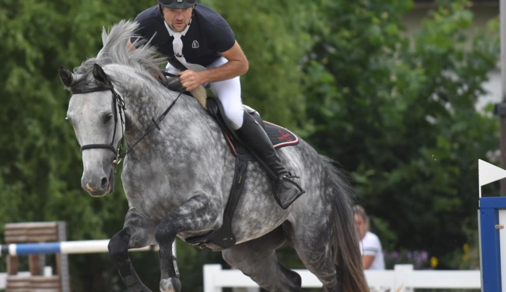 12. Platz: Walter Gegenschatz (Wald AR; PZV Rheintal) mit Cloud VI.Das Bild zeigt Gegenschatz mit Noble Coeur, mit dem er auf Rang 37 landete.