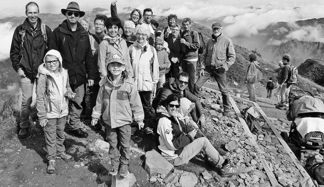 Ein Teil der Reisegruppe geniesst auf dem 2090 Meter hohen Diedamskopf das eindrückliche Panorama. 