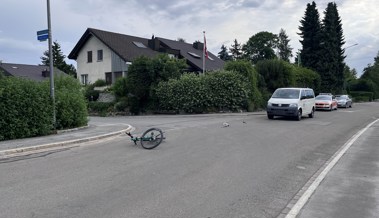 14-jährige Velofahrerin stiess im Schulquartier mit Auto zusammen