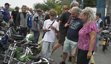 Zweitakter, Schwingen und Volksmusik – ein Event voller Leidenschaft auf dem Ribelhof