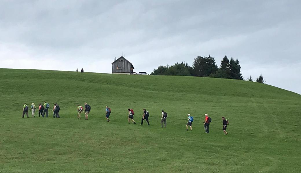 Während 22 Stunden durchqueren die Teilnehmer Appenzell Ausserrhoden und wandern über Stock und Stein.