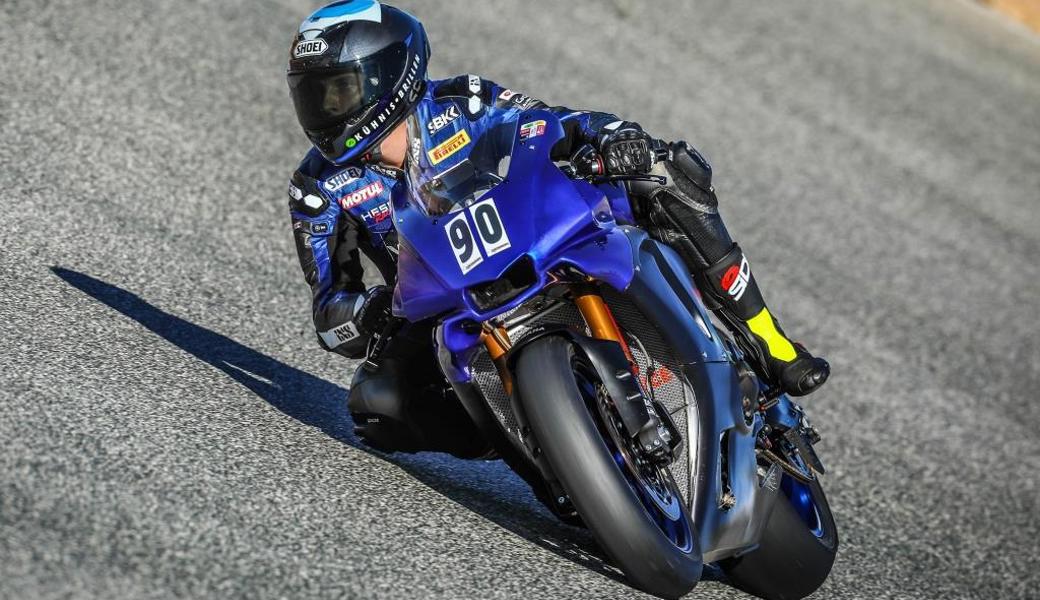 Dominic Schmitter mit seiner Yamaha R1 bei Testfahrten in Cartagena in Spanien.