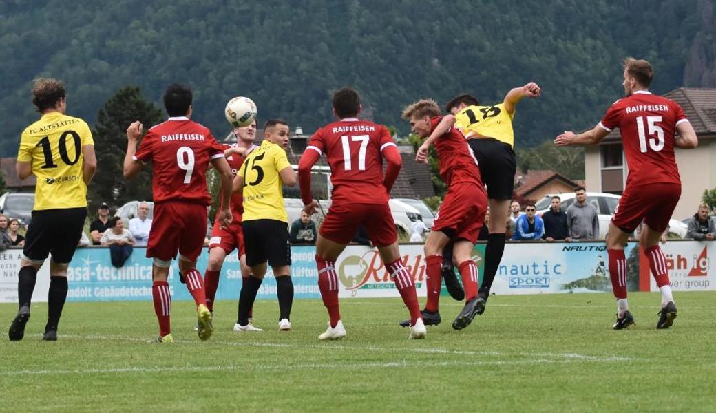 Die Szene, die über den Aufstieg entschied: Julian Bösch kommt nach einem Corner von Kevin Steiger zum Kopfball.