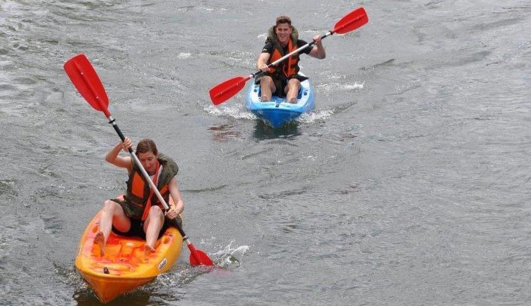 Bei der Rhystaffette wird auch im Binnenkanal gepaddelt.