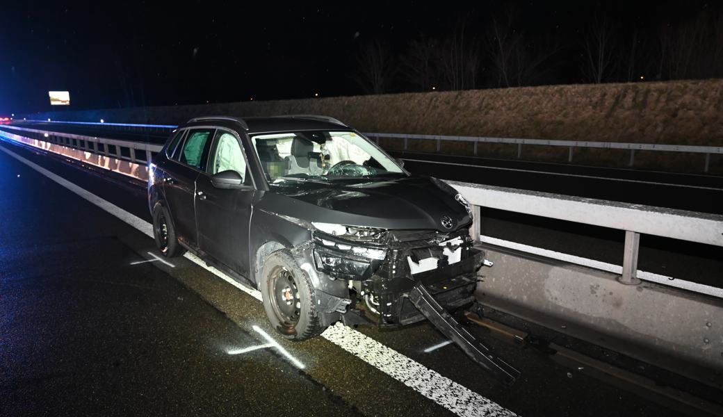 Beim Zusammenstoss entstanden an beiden Autos schäden.