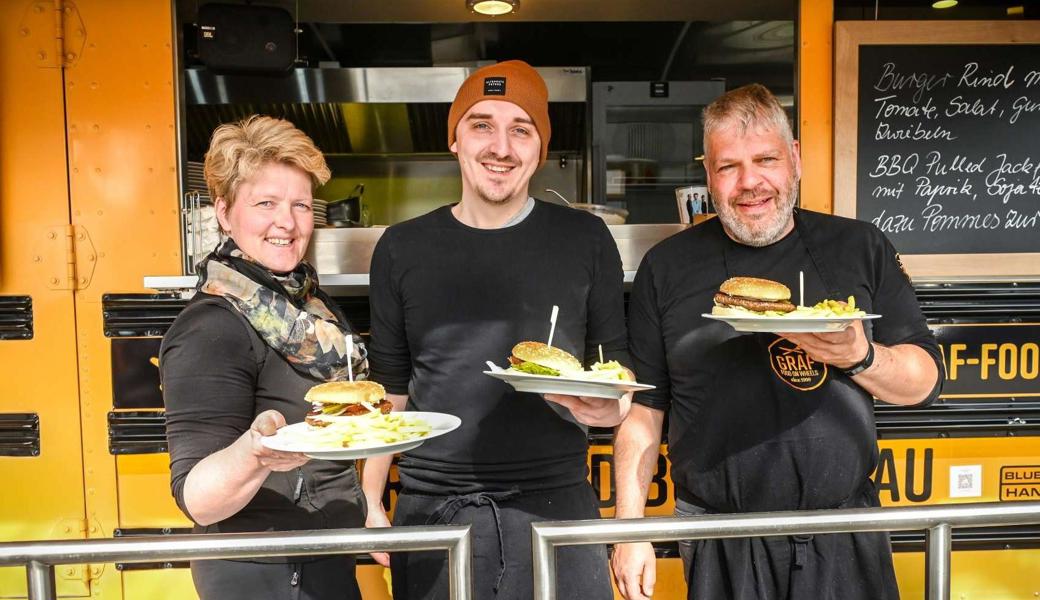 An der Grill-Challenge treten Teams gegeneinander an.