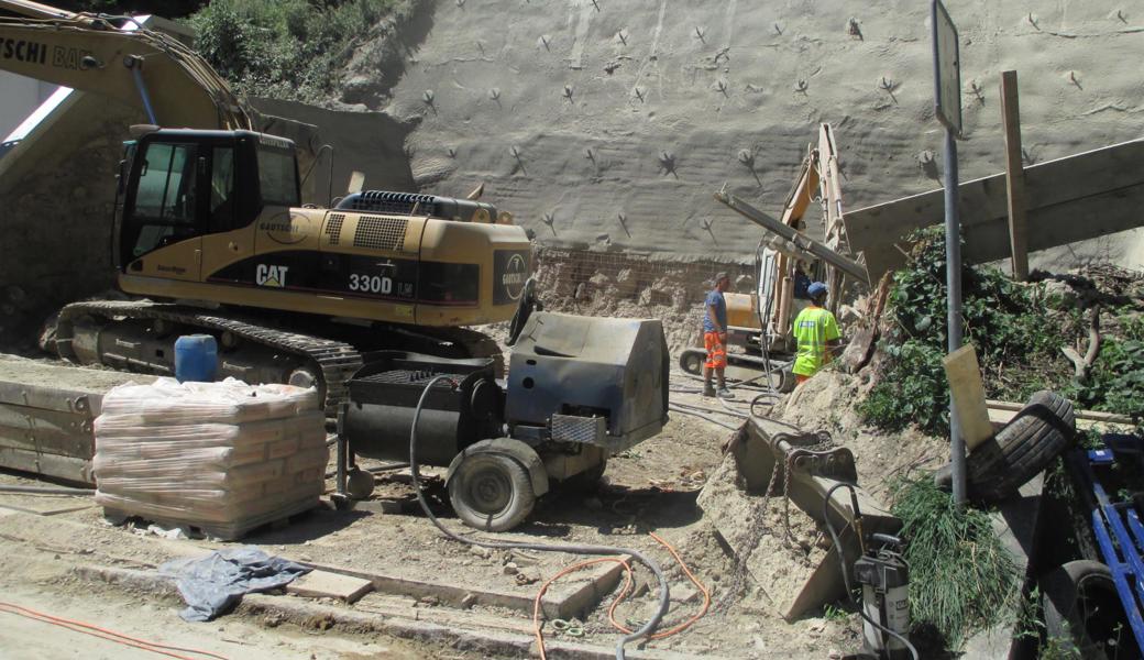 Nach langwierigen Hangsicherungsarbeiten erfolgte der Aushub zur Erweiterung des Reservoirs Meldegg.