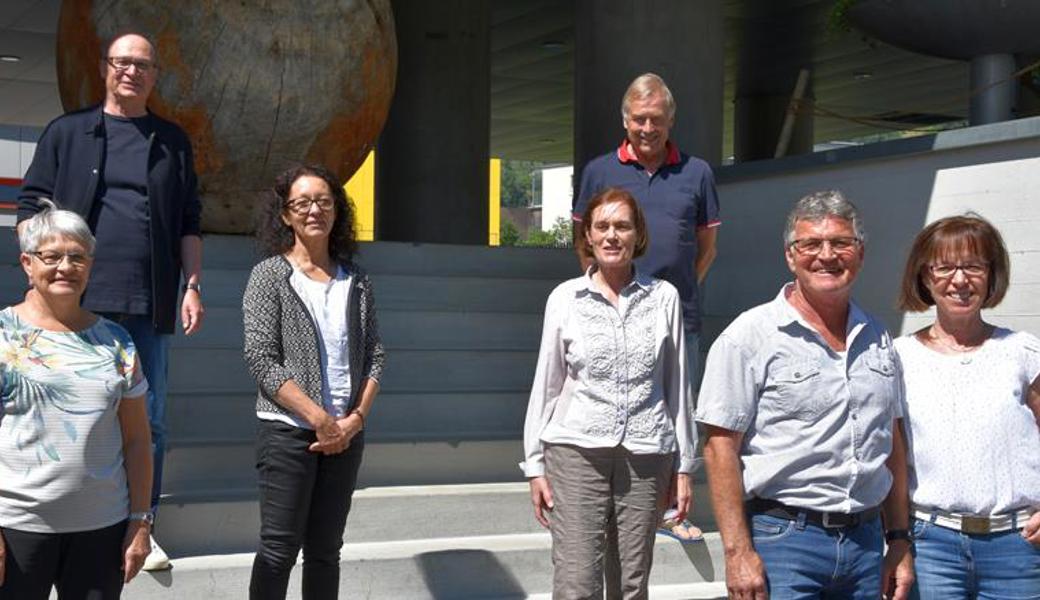 Sind im neuen Schuljahr nicht mehr dabei: (v. l.) Sonja Meli, Sandro Moreni, Hanna Hutter, Ursula Krähenmann, Johannes Jakober, Willi und Yvonne Baumgartner.