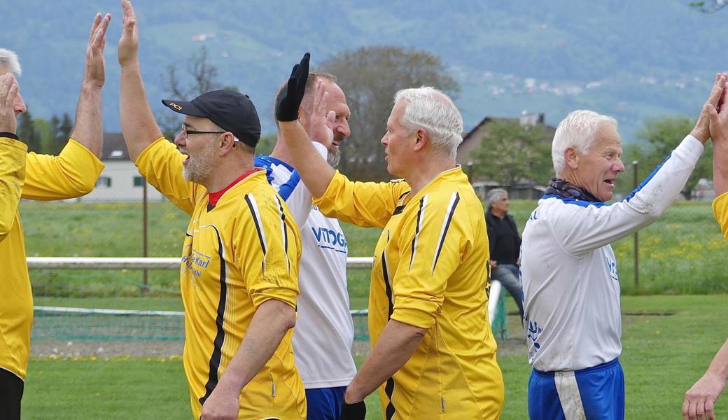 Faustball ist ein Sport, den man bis ins höhere Alter spielen kann.