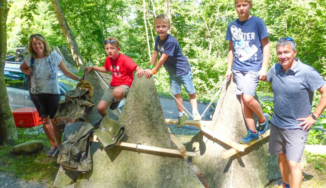 Auch Panzersperrelemente können Kinder zum Spielen animieren.