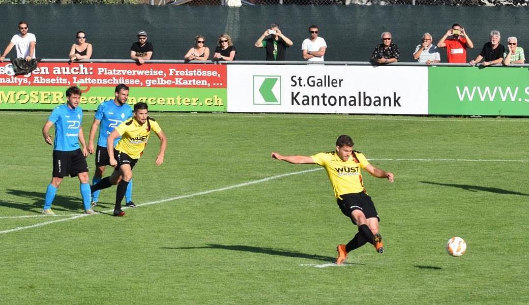 Souverän verwandelt! Ilic (hinten) setzt wenig später mit seinem Treffer zum 4:1 die Kirsche auf die Torte.