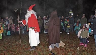 Samichlaus besucht die Spielgruppe Tatzelworm