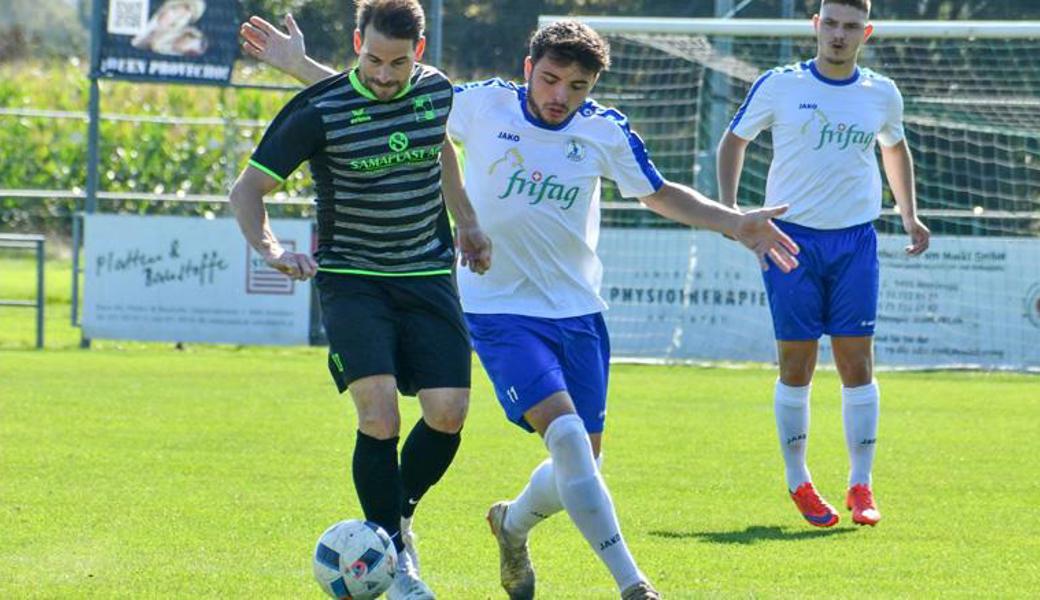 Der FC Staad (Spieler rechts), hier gegen den FC Rebstein III, kann mit der Vorrunde zufrieden sein und konnte bereits ein Punktepolster auf die Verfolger anlegen. 