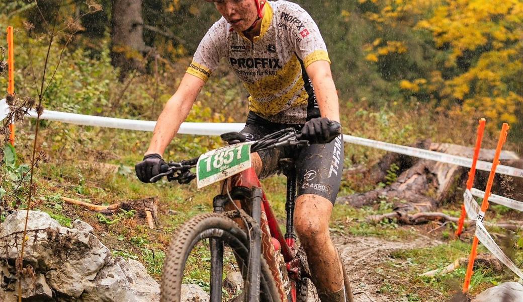 Bedingungen wie im Radquer: Sirin Städler fährt in Gstaad aufs Podest.