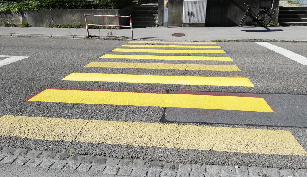 Am Montag, kurz nach Mittag, waren die Streifen wieder im gewohnten Gelb markiert.
