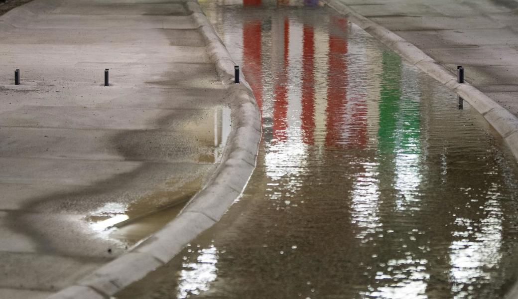 Der Rheinabschnitt bei Au-Lustenau mit der Eisenbahnbrücke ist in monatelanger Handarbeit massstabgetreu als 1:50-Modell nachgebaut worden. Anschauungsmaterial für Wasserbauer.  