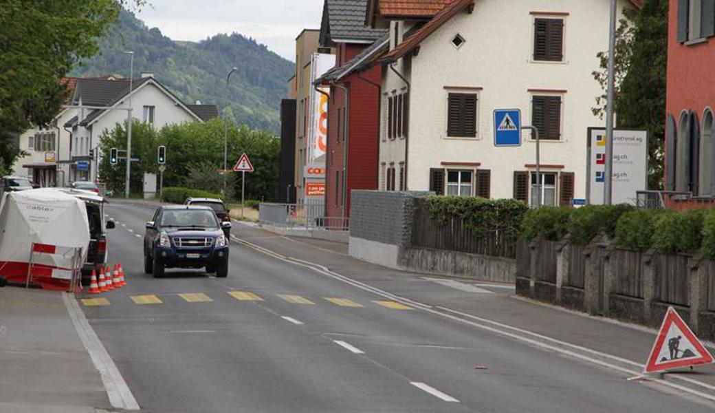 Am Sonntag wird auf diesem Teilstück bis zum Kesselbach der Deckbelag eingebaut.