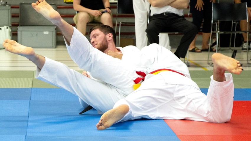 Giuseppe Lavanga warf den Hohenemser Michael Reis Waza-Ari.