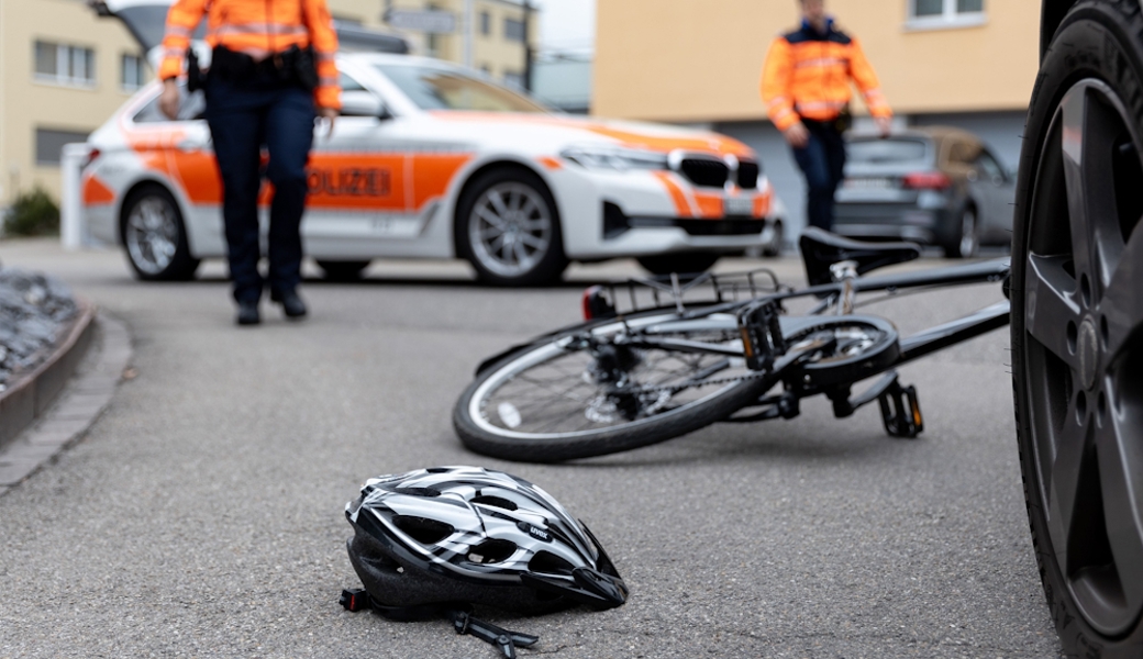 Nach Zusammenprall mit Lieferwagen: 79-jährige E-Bike-Fahrerin lebensbedrohlich verletzt