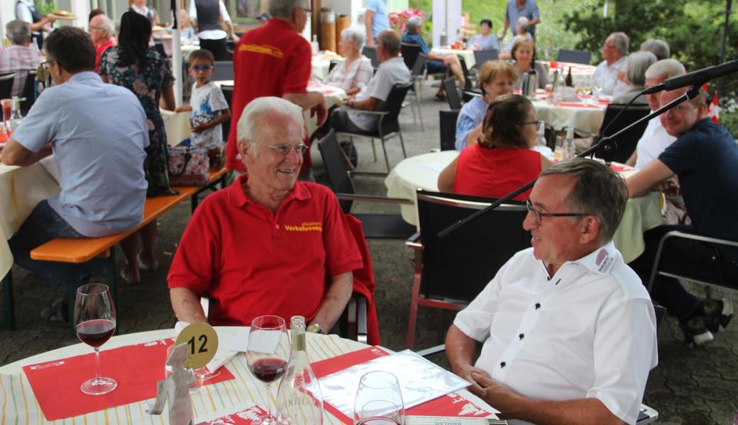 Verkehrsvereinspräsident Wolfgang Kessler  (links) konnte Emil Koller als Redner ankündigen - den Verwaltungsratspräsident der Hoher Kasten Drehrestaurant und Seilbahn AG.