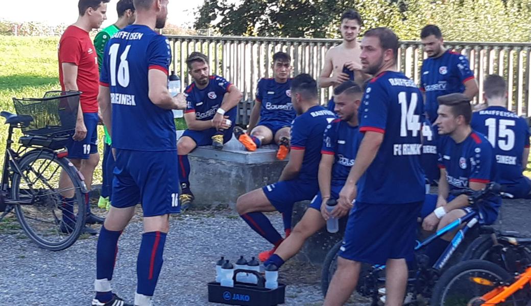 Die Open-air-Pausenansprache fruchtete nicht: Der FC Rheineck verlor in Staad auch sein viertes Saisonspieo.