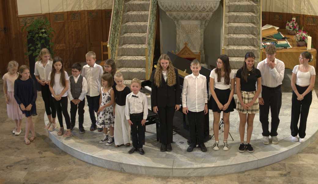 Alle Klaviersolisten und Klaviersolistinnen beim Schlussapplaus. Mehr Bilder auf rheintaler.ch. 