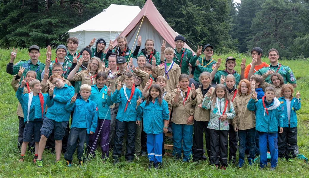 Die Pfadfinderinnen und Pfadfinder der Pfadi Mittelrheintal im Sommerlager 2020 in St. Luzisteig.