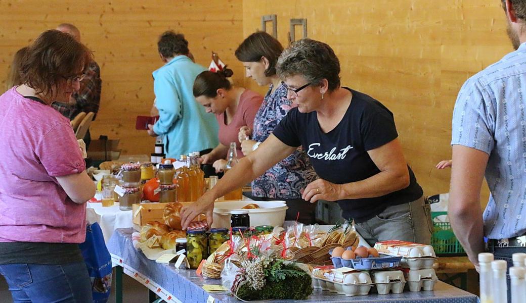 Grosse Auswahl: Gebackenes, Konfitüre, Eier und Eingemachtes.