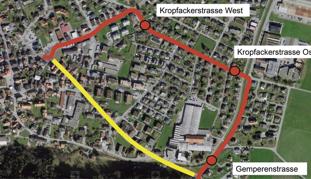 Rot eingezeichnet ist die in Planung befindliche Buslinie über die Gemperen- und Kropfackerstrasse. Gelb markiert ist die bestehende Buslinie entlang der Tramstrasse. Der Postautokurs Heerbrugg – Heiden führt auch künftig unverändert über die Tramstrasse.