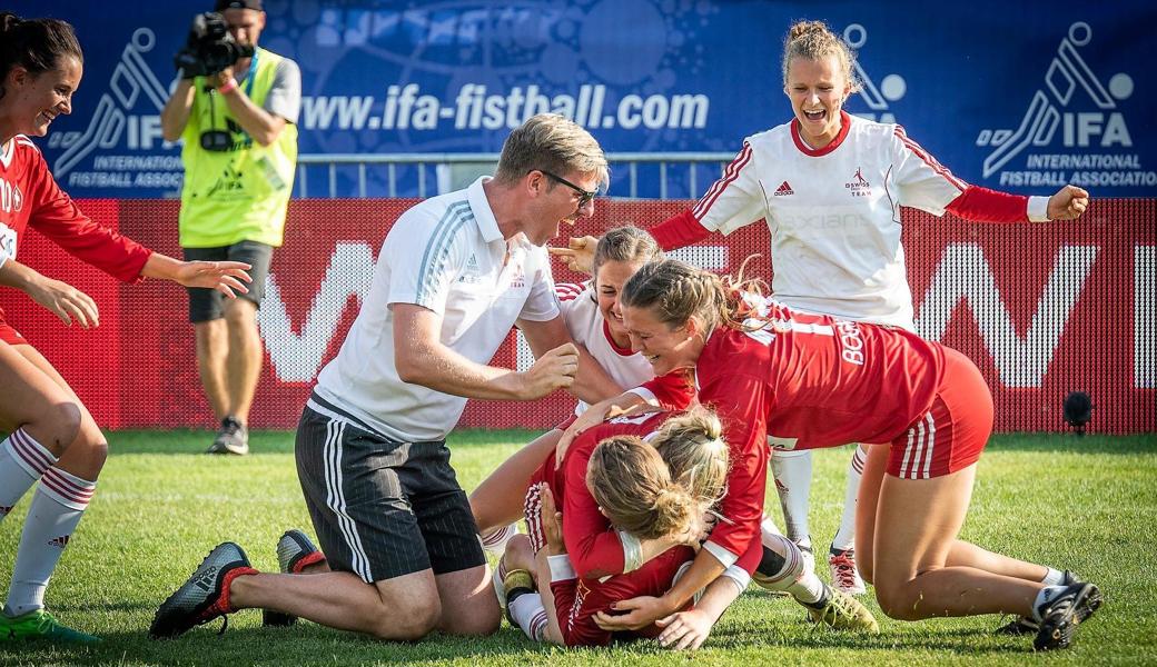 Die Schweizerinnen mit Tanja Bognar (kniend rechts) wollen wie an der letzten WM über den Finaleinzug jubeln. 