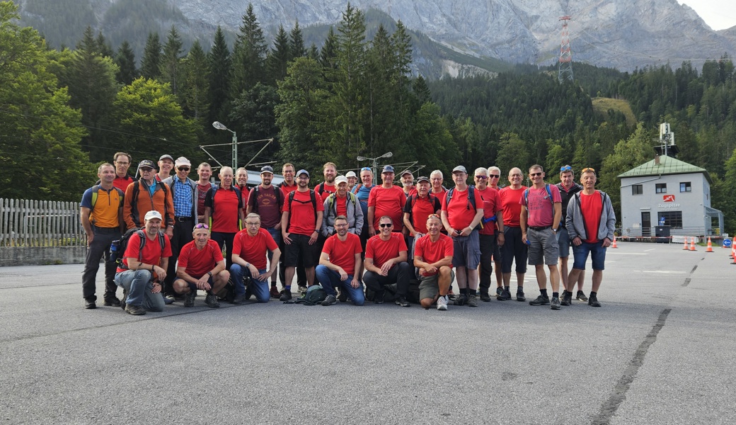 Gruppenfoto vor der Zugspitze