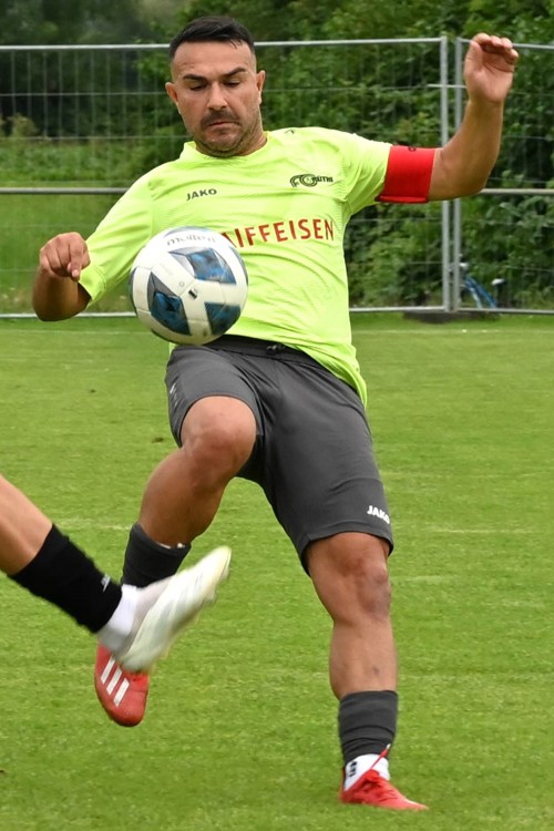 Als leichter Favorit starten der FC Rüthi und Argurian Bojaxhi ins Derby gegen Diepoldsau-Schmitter.