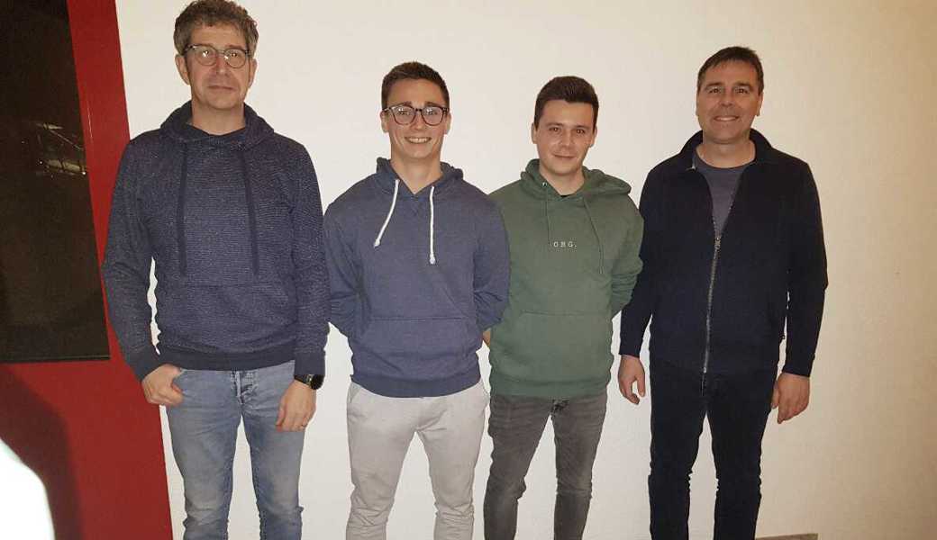 Präsident Reto Claude freute sich, mit Patrick Koller und Raphael Streule zwei Neumitglieder begrüssen zu können. René Reiter wurde zum Ehrendirigenten ernannt (von links).