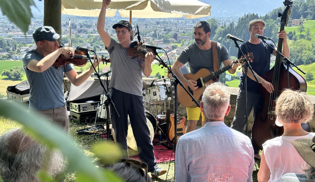 Irische Töne und sommerliche Temperaturen: Open-Air-Stimmung in Berneck
