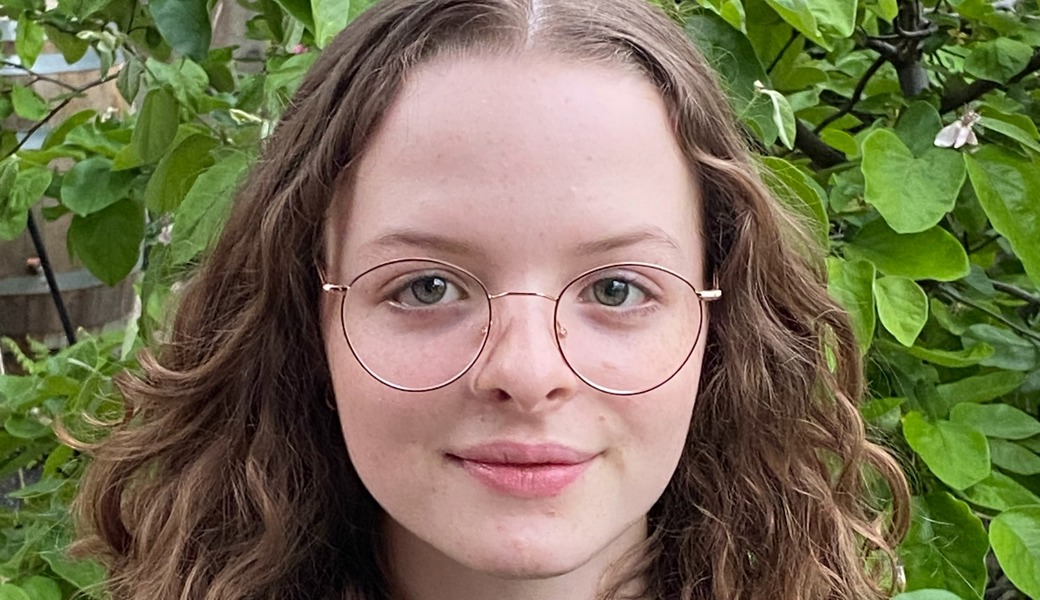Leonie stellt sich den 7 Random Questions. Leonie stellt sich den 7 Random Questions.