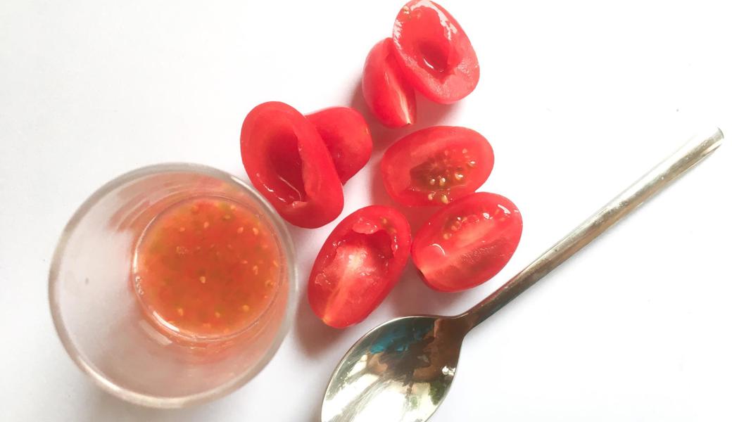 Die Nachzucht von Tomaten geht ganz leicht, da die Samenkörner aus der Frucht gewonnen werden können. 