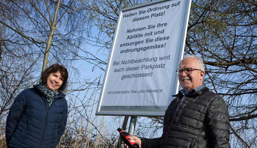 In neun Monaten haben Helene und Hansjakob Tobler über 6,5 Tonnen Abfall eingesammelt, dazu viele volle Abfall- und Kleidersäcke sowie Sperrgut. Eine neue Hinweistafel weist die Parkplatzbesucher auf die Konsequenzen hin, sollte sich die Situation nicht bessern.